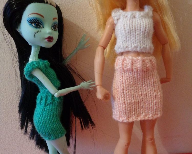 Free Knitting Patterns for a Strappy Top and Skirt for Fashion Dolls