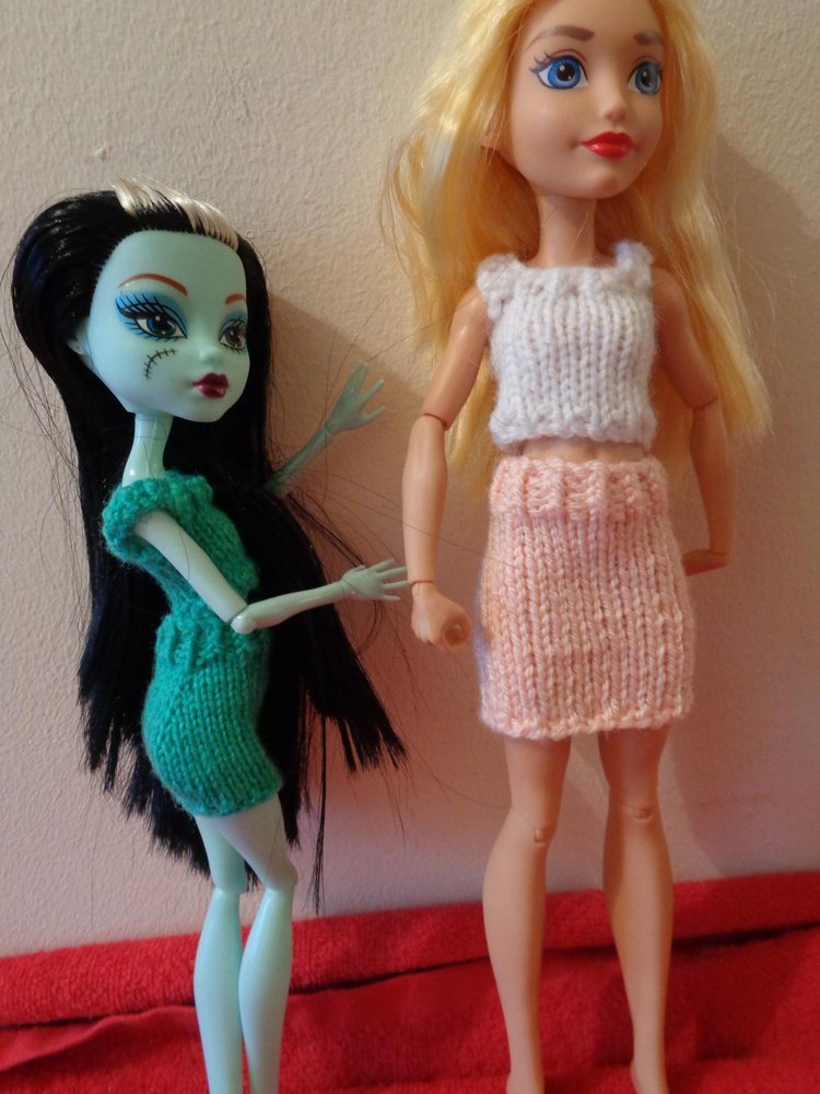 Free Knitting Patterns for a Strappy Top and Skirt for Fashion Dolls