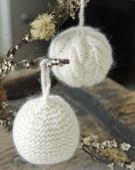 Free Christmas Knitting Pattern for a cabled and garter stitch bauble