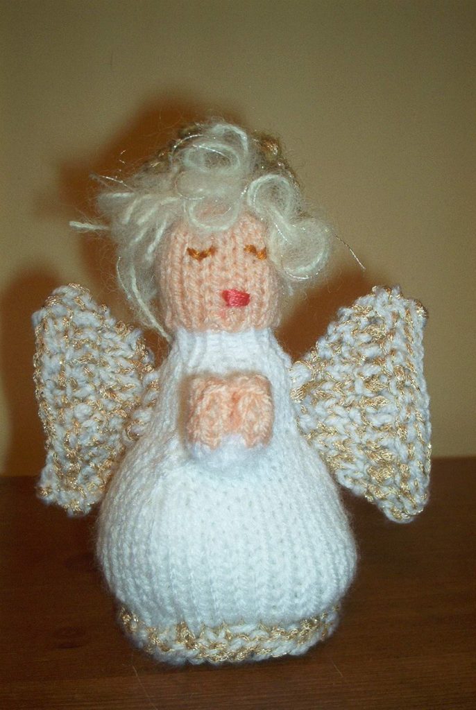 Knitted angel pattern