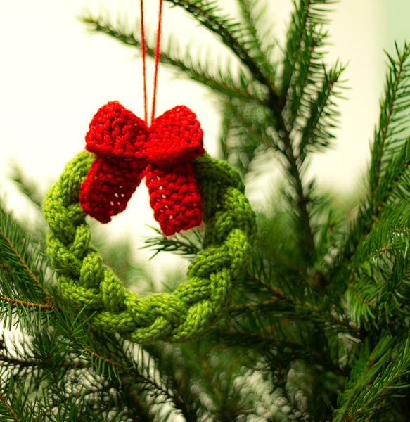 Christmas wreath tree ornament knit pattern