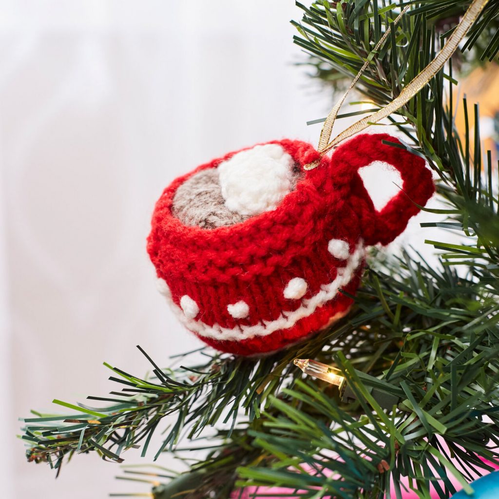 Free knitting pattern for a mug xmas ornament