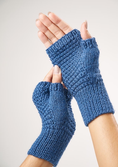 Free knitting pattern for textured fingerless mitts