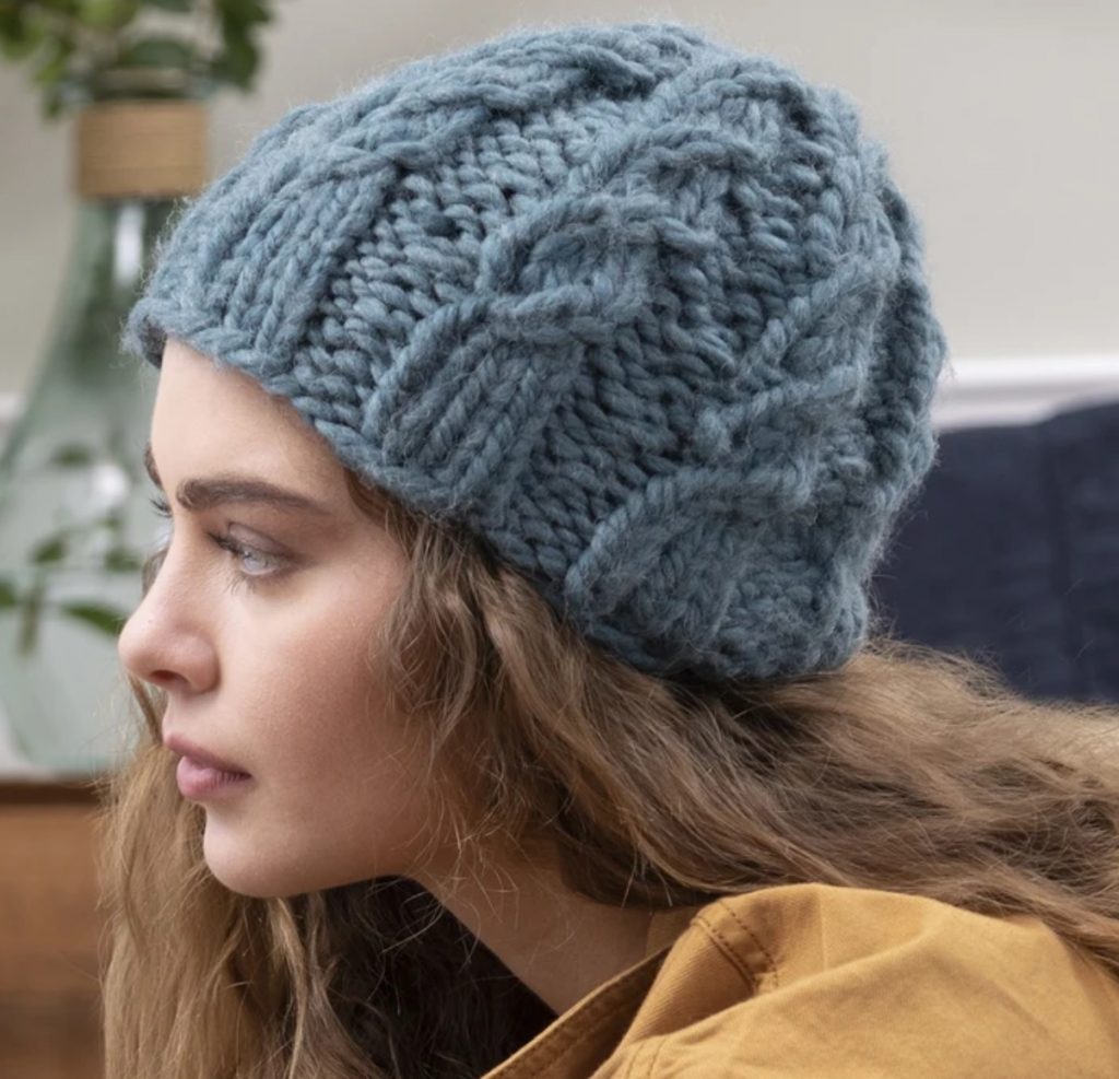 Free chunky hat knitting pattern with cables