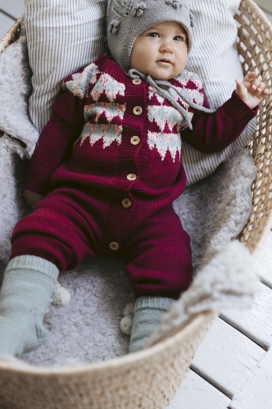 Free knitting pattern for a Scandinavian baby romper