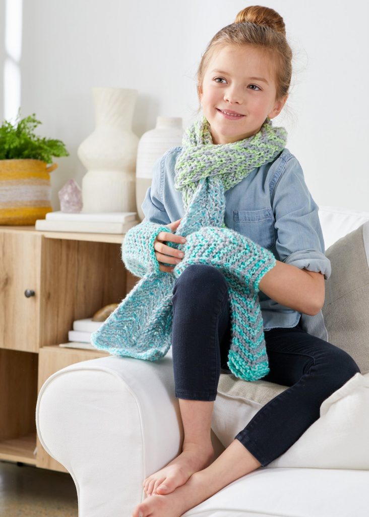 Free knitting pattern for girls scarf and mitt