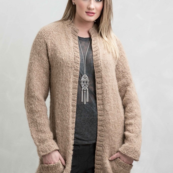 Free and easy long cardigan knitting pattern in stockinette stitch with pockets