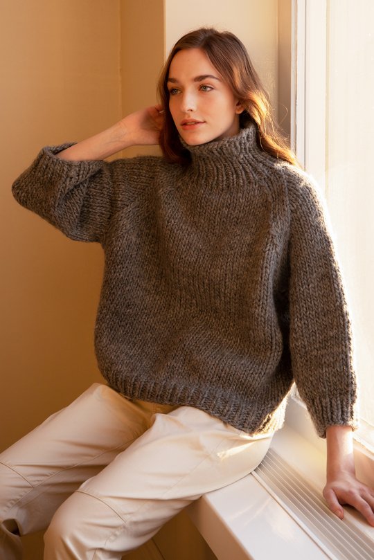 Free easy knitting pattern for a chunky turtleneck sweater. The high neckline is in rib stitch, rest of the sweater in the easy stockinette stitch that is great for beginner.