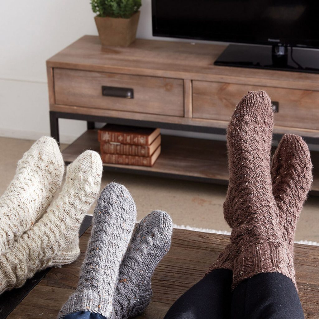 Free knitting pattern for socks with cables