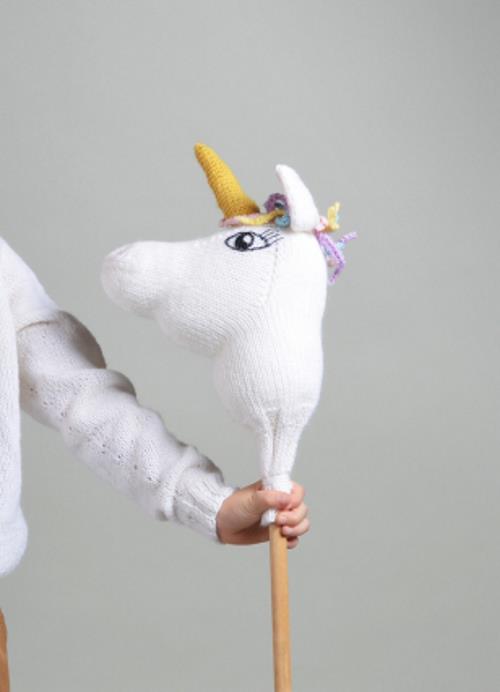 Free-Knitting-Pattern-for-a-Unicorn-Horse-Toy