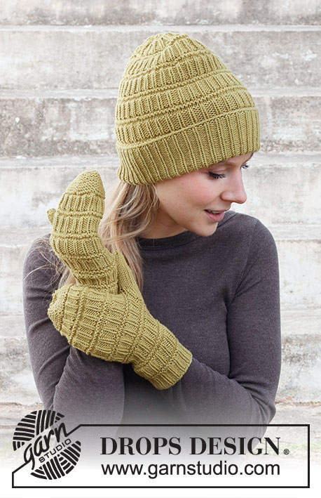 Free knitting pattern for a hat and mittens set with textures