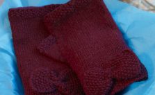 Free Knitting Pattern for Wristwarmers with a Bow