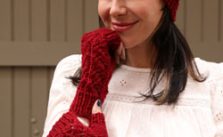 Free Knit Pattern for a Beanie and Mitts Set