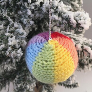 Free knitting pattern for a Christmas Bauble