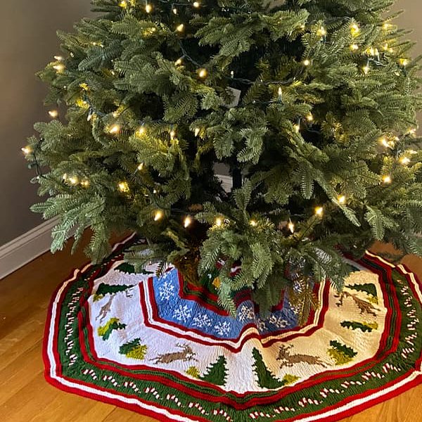 Free Knitting Pattern for a Reindeer Tree Skirt
