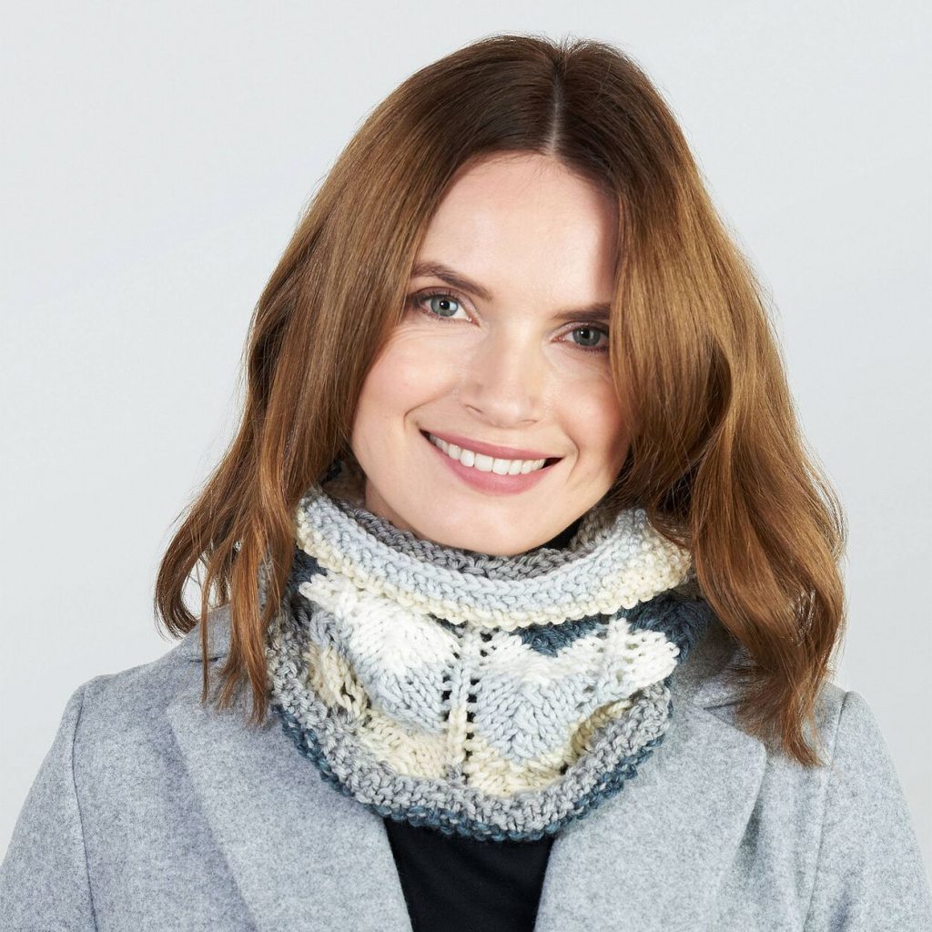 Free Knitting Pattern for a Lace Cowl