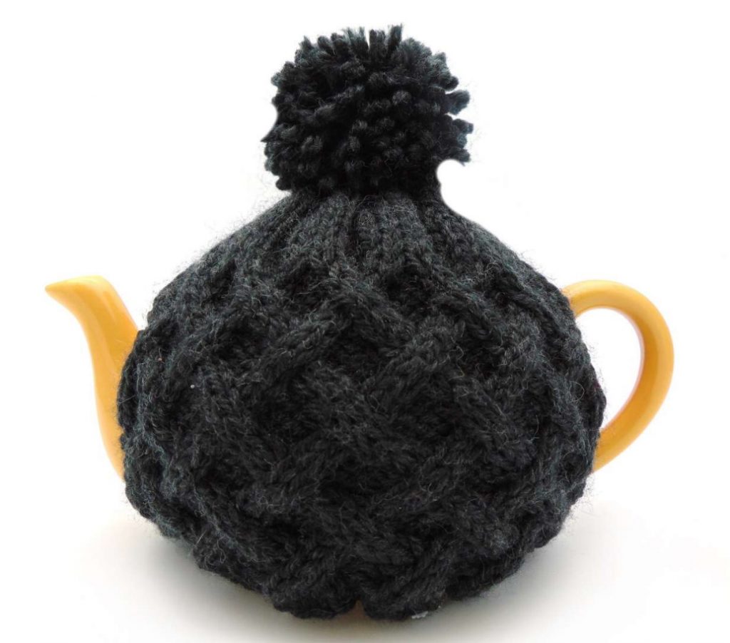 Cabled tea pot cosy free knitting pattern