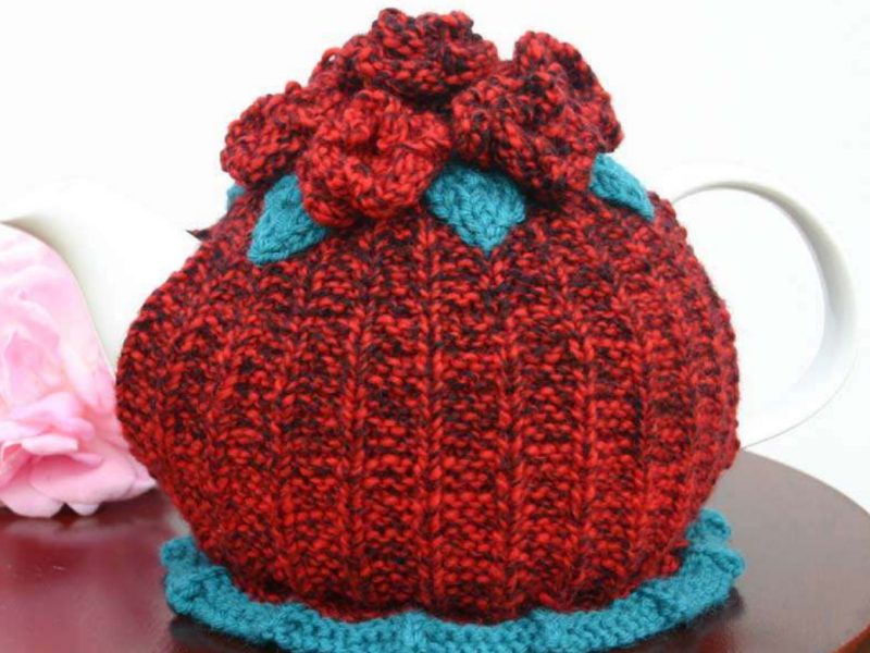 Free Knitting Pattern for a 6 Cup Tea Pot Cosy and Mat