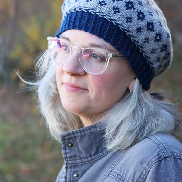Free Knitting Pattern for a Beret with a Latvian Braid