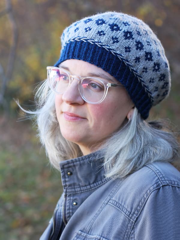 Free Knitting Pattern for a Beret with a Latvian Braid