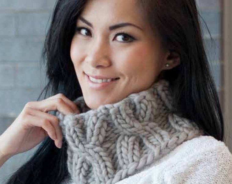 Free Knitting Pattern for a 1-Skein Cable Cowl