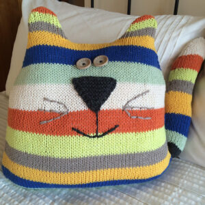 Free Knitting Pattern for a Cat Cushion