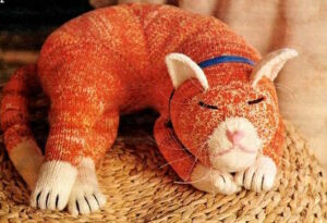 Knitted Toy Pattern for an Orange Cat