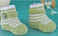 Baby Booties with Button Straps – Free Knitting Pattern