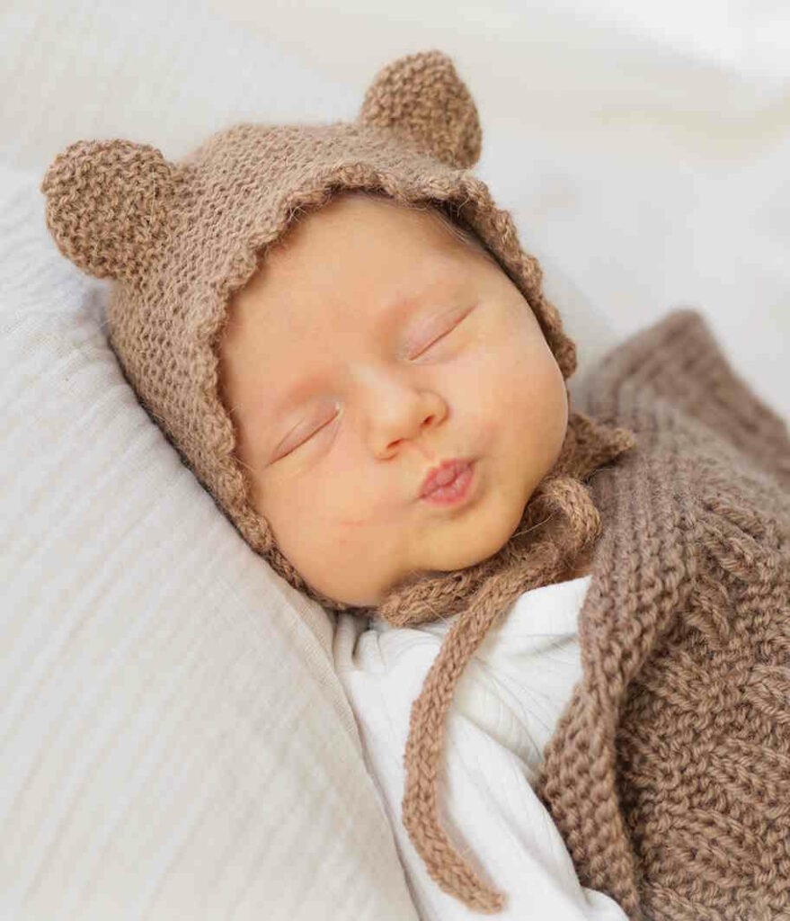 cute baby bonnet knitting pattern with bear easy in fingering weight alpaca yarn
